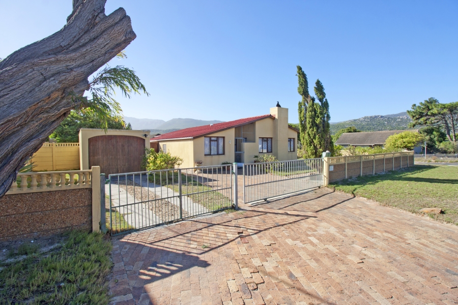 4 Bedroom Property for Sale in Sun Valley Western Cape